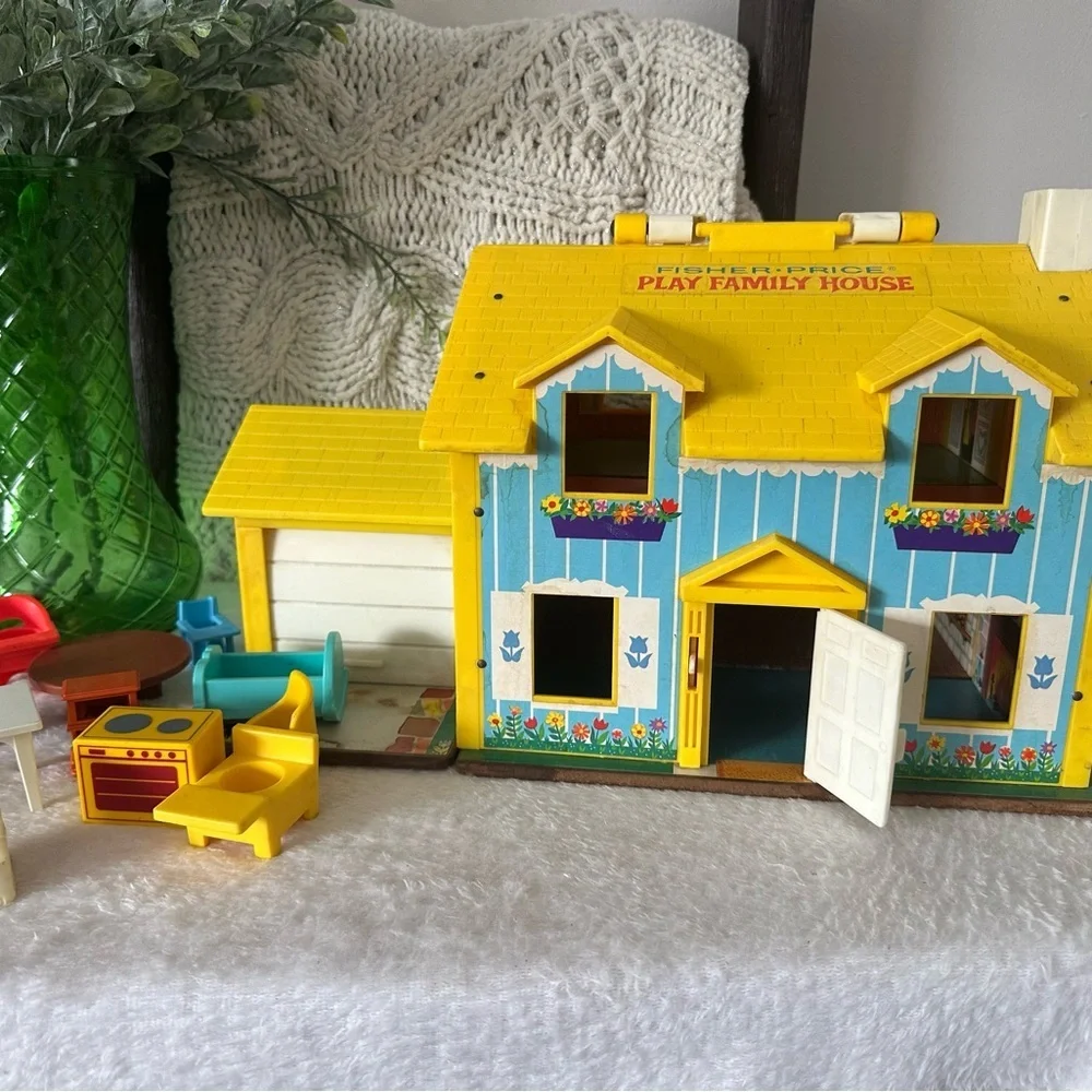 Vintage 1969 Fisher Price Little People Playhouse